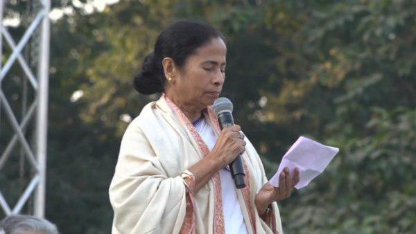 আইন প্রত্যাহারের দাবি মমতার