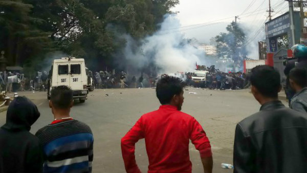 নাগরিকত্ব আইনের মোকাবিলায় রাজ্যে এবার ইনার লাইন পারমিট! বসতে চলেছে রাজ্য বিধানসভার বিশেষ অধিবেশন নাগরিকত্ব আইনের মোকাবিলায় রাজ্যে এবার ইনার লাইন পারমিট! বসতে চলেছে রাজ্য বিধানসভার বিশেষ অধিবেশন