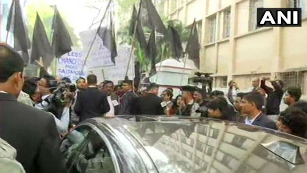রাজ্যপালের পথ আটককারীদের চিহ্নিত করার প্রস্তাব