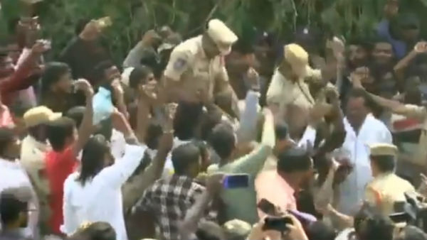 তেলাঙ্গানা জুড়ে উল্লাসে ফেটে পড়ে জনতা