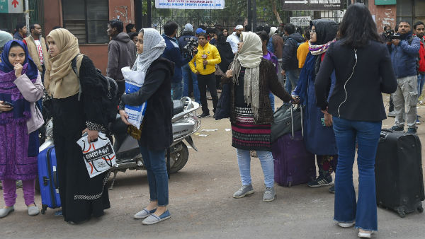 ভেজা কম্বল ও হোয়াটস অ্যাপ বার্তা