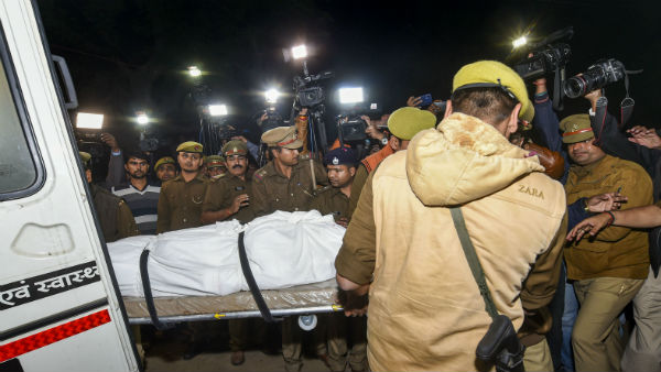 পুলিসি নিরাপত্তায় অন্ত্যেষ্টি