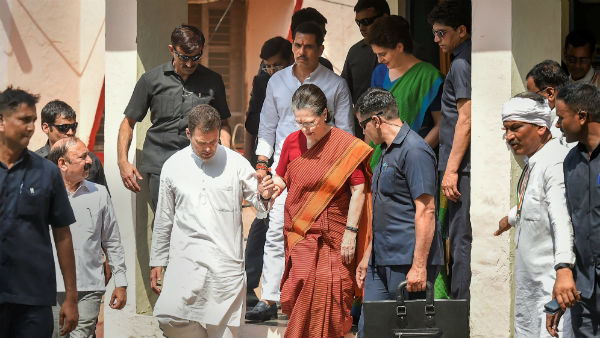 ফেসবুকে নেহেরু–গান্ধী পরিবারকে নিয়ে মজা, গ্রেফতার হয়েও জামিন পেলেন বলি অভিনেত্রী ফেসবুকে নেহেরু–গান্ধী পরিবারকে নিয়ে মজা, গ্রেফতার হয়েও জামিন পেলেন বলি অভিনেত্রী