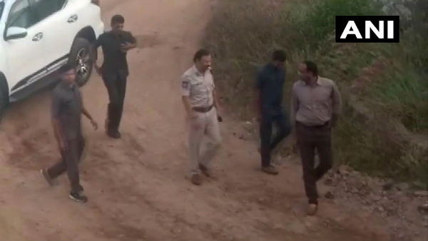 সেদিন ইঞ্জিনিয়ারিং কলেজে বিতরণ করা হয় মিষ্টি