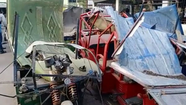 জলপাইগুড়িতে পুরনো টোটো ভাঙার কাজ শুরু করল প্রশাসন জলপাইগুড়িতে পুরনো টোটো ভাঙার কাজ শুরু করল প্রশাসন