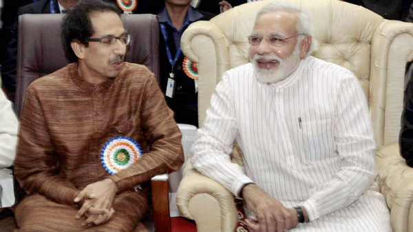 মহারাষ্ট্রে সরকার গড়ার পর এই প্রথমবার মুখোমুখি উদ্ধব ঠাকরে–নরেন্দ্র মোদী মহারাষ্ট্রে সরকার গড়ার পর এই প্রথমবার মুখোমুখি উদ্ধব ঠাকরে–নরেন্দ্র মোদী