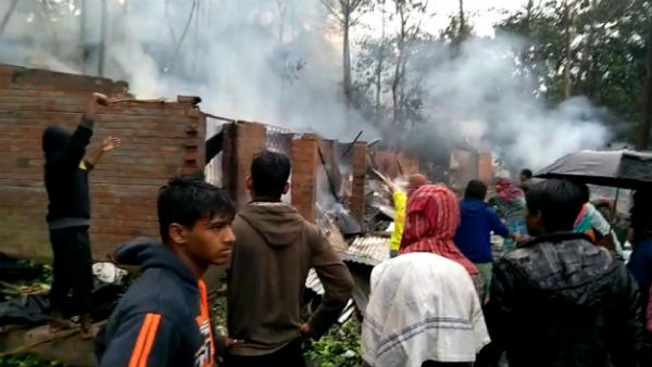 নৈহাটিতে বাজি কারখানায় বিস্ফোরণে মৃত ৩, আহত ১০ নৈহাটিতে বাজি কারখানায় বিস্ফোরণে মৃত ৩, আহত ১০
