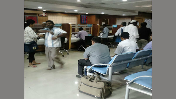 মাসের শেষে ৪ দিন বন্ধ ব্যাঙ্ক ও এটিএম, সারাদিন ভোগান্তি সাধারণ মানুষের মাসের শেষে ৪ দিন বন্ধ ব্যাঙ্ক ও এটিএম, সারাদিন ভোগান্তি সাধারণ মানুষের