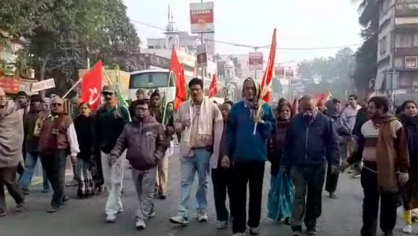 বারাসতে বনধে ঘিরে উত্তেজনা, দফায় দফায় অবরোধ ধর্মঘটীদের বারাসতে বনধে ঘিরে উত্তেজনা, দফায় দফায় অবরোধ ধর্মঘটীদের