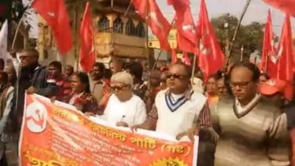 সিএএ নিয়ে মোদী ডাহা মিথ্যে বলছেন, মমতা শুধু হেঁটেই চলেছেন সিএএ নিয়ে মোদী ডাহা মিথ্যে বলছেন, মমতা শুধু হেঁটেই চলেছেন
