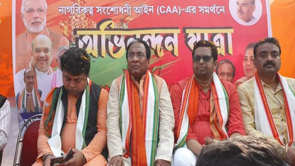 বুদ্ধিজীবীদের আক্রমণ করতে গিয়ে শালীনতা অতিক্রম করলেন সৌমিত্র, অর্জুন বুদ্ধিজীবীদের আক্রমণ করতে গিয়ে শালীনতা অতিক্রম করলেন সৌমিত্র, অর্জুন