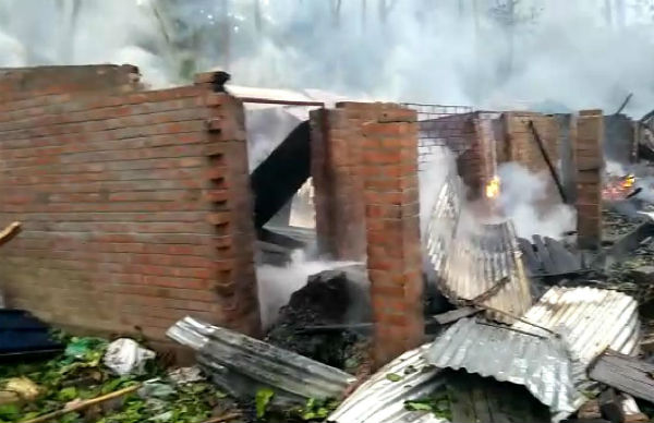 নৈহাটিতে বাজি কারখানায় ভয়াবহ বিস্ফোরণ, মৃতের সংখ্যা বেড়ে ৫ নৈহাটিতে বাজি কারখানায় ভয়াবহ বিস্ফোরণ, মৃতের সংখ্যা বেড়ে ৫