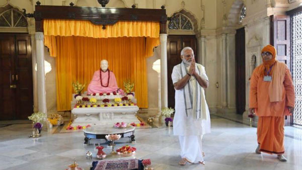বক্তৃতা দেওয়ার আগে সকালে ধ্যানে বসেন প্রধানমন্ত্রী