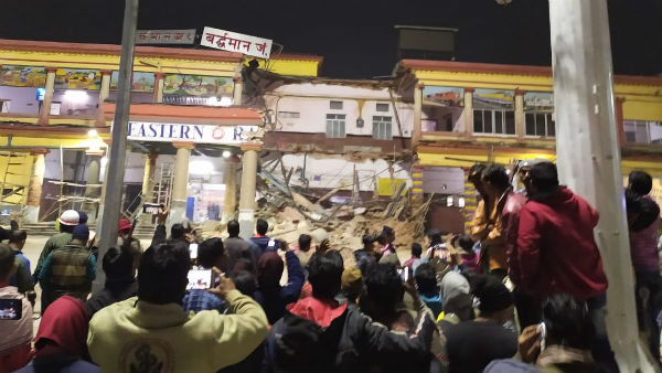 হুড়মুড়িয়ে ভেঙে পড়ল বর্ধমান স্টেশন বিল্ডিংয়ের একাংশ হুড়মুড়িয়ে ভেঙে পড়ল বর্ধমান স্টেশন বিল্ডিংয়ের একাংশ