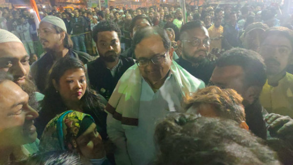 থাকবেন সোমেন মিত্র, গৌরব গগৈ