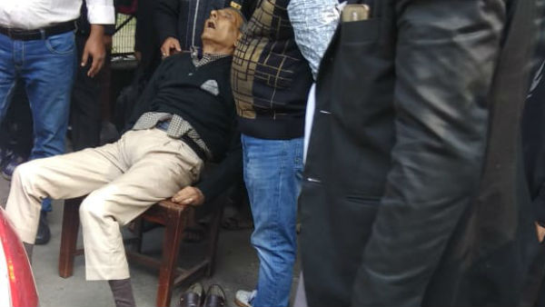 জানা যায় একে বন্দ্যোপাধ্যায় একটি মামলার সাক্ষ্য দিতে আসে। কোর্টে যখন ওনার নাম ডাকা হয় সাক্ষীর জন্য, তিনি জজকে জানান তিনি অসুস্থতা বোধ করচ্ছেন, কথা বলতে পারছেন না। জানা যায় একে বন্দ্যোপাধ্যায় একটি মামলার সাক্ষ্য দিতে আসে। কোর্টে যখন ওনার নাম ডাকা হয় সাক্ষীর জন্য, তিনি জজকে জানান তিনি অসুস্থতা বোধ করচ্ছেন, কথা বলতে পারছেন না।