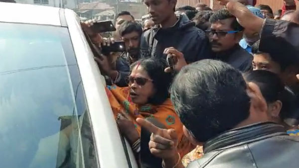 এলাকায় পৌঁছতেই বিক্ষোভ