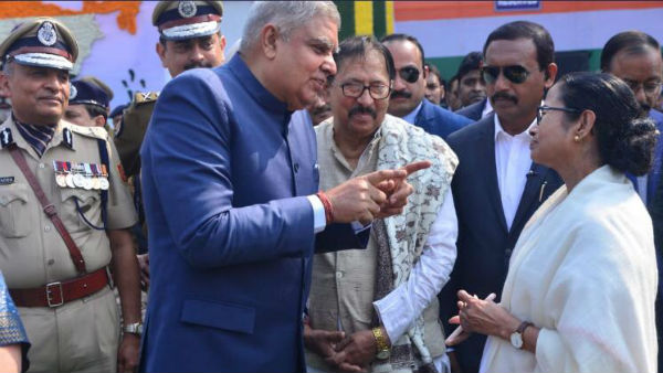 আবহ বদলে দিল প্রজাতন্ত্র দিবসের অনুষ্ঠান