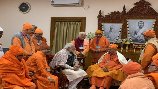 বেলুড় যাওয়ার পথে হাওড়া ব্রিজের শোভায় মুগ্ধ প্রধানমন্ত্রী বেলুড় যাওয়ার পথে হাওড়া ব্রিজের শোভায় মুগ্ধ প্রধানমন্ত্রী