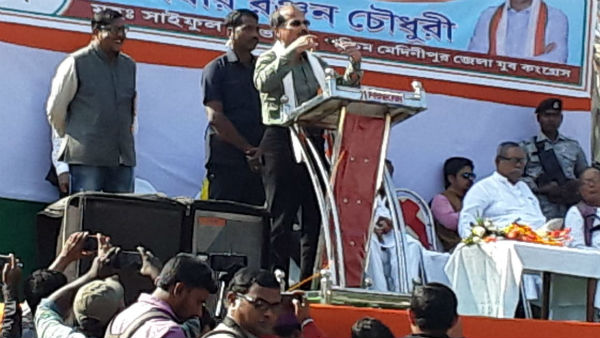 মুখ্যমন্ত্রীকে আক্রমণ