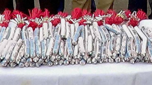 পড়ে থাকা জিলেটিন স্টিক নিয়ে খেলতে গিয়ে বিস্ফোরণে আহত বালক পড়ে থাকা জিলেটিন স্টিক নিয়ে খেলতে গিয়ে বিস্ফোরণে আহত বালক