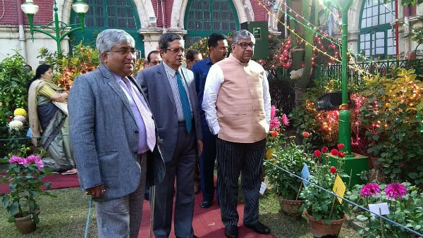 কলকাতা হাইকোর্টে বসল পুষ্প প্রদর্শনীর আসর কলকাতা হাইকোর্টে বসল পুষ্প প্রদর্শনীর আসর