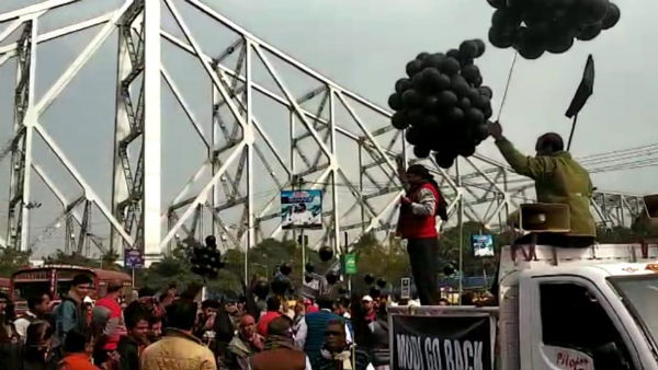 বিক্ষোভ চলে হাতিবাগান থেকে হাওড়া