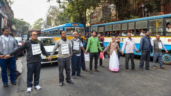উত্তর থেকে দক্ষিণ কলকাতা পর্যন্ত দীর্ঘ মানববন্ধনের কর্মসূচী