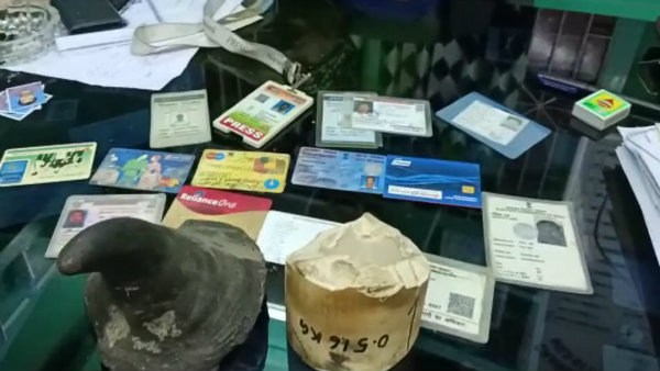 হাতির দাঁত, গন্ডারের সিং সহ ধৃত ৩ পাচারকারী হাতির দাঁত, গন্ডারের সিং সহ ধৃত ৩ পাচারকারী