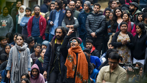 প্রকাশ্যে বিশ্ববিদ্যালয়ের ‘মিথ্যা’ অভিযোগ ?