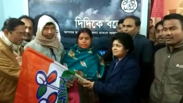 মোদীর রাজ্য সফরের মধ্যে ফের দলবদল, তৃণমূলের যোগ গ্রাম পঞ্চায়েত প্রধানের মোদীর রাজ্য সফরের মধ্যে ফের দলবদল, তৃণমূলের যোগ গ্রাম পঞ্চায়েত প্রধানের