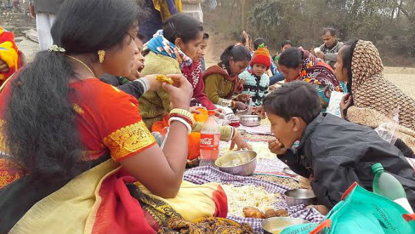 বাঁকুড়ায় দ্বারকেশ্বর নদের পাশে দুশো বছরের পুরানো মুড়ি মেলা বাঁকুড়ায় দ্বারকেশ্বর নদের পাশে দুশো বছরের পুরানো মুড়ি মেলা