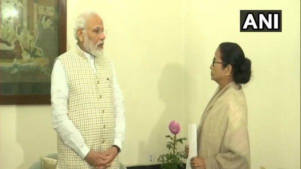 রাজ ভবন থেকে বেরিয়েই ধর্না মঞ্চে