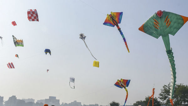 সবরমতী নদীর তীরে প্রতি বছর পালিত হয় এই ঘুড়ি উৎসব