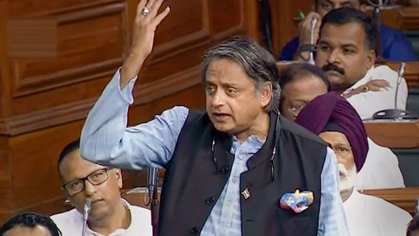 জেএনইউ ক্যাম্পাসে তাণ্ডবের সমালোচনা