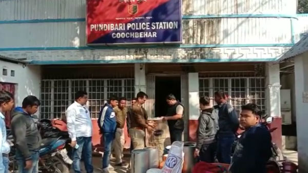 ১২০ লিটার ভেজাল দুধ উদ্ধার কোচবিহারে, গ্রেফতার ৩ ১২০ লিটার ভেজাল দুধ উদ্ধার কোচবিহারে, গ্রেফতার ৩