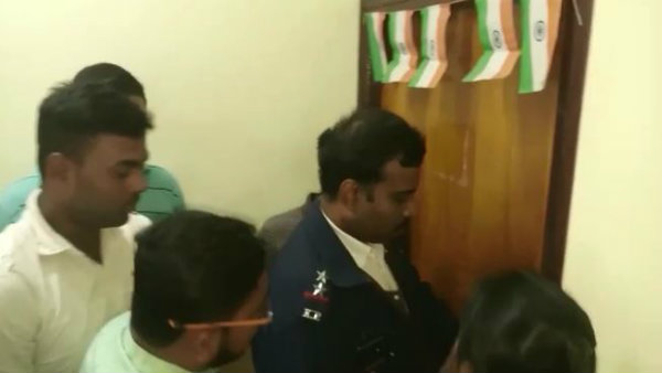 ভর্তির নামে প্রতারণার অভিযোগ বেহালার স্কুলের দারোয়ানের ভর্তির নামে প্রতারণার অভিযোগ বেহালার স্কুলের দারোয়ানের