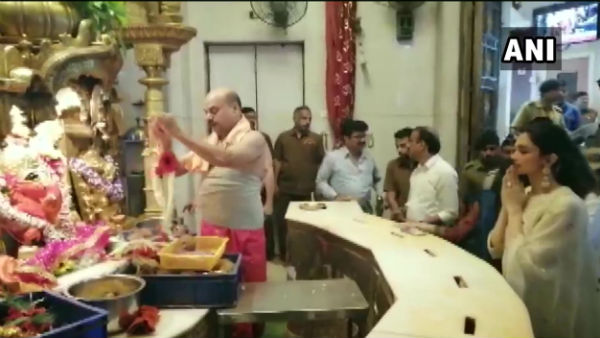 ‘ছপক’–এর সাফল্যের জন্য সিদ্ধিবিনায়ক মন্দিরে দীপিকা পাড়ুকোন ‘ছপক’–এর সাফল্যের জন্য সিদ্ধিবিনায়ক মন্দিরে দীপিকা পাড়ুকোন