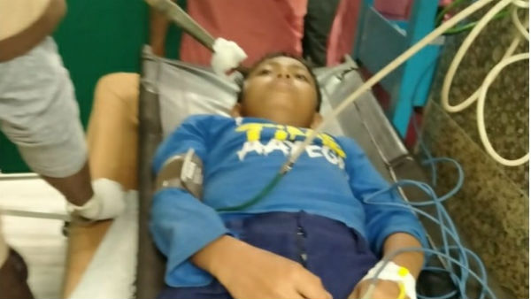 জ্যাভেলিন থ্রো চলার সময় ছাত্রের মাথায় ঢুকল বর্শা জ্যাভেলিন থ্রো চলার সময় ছাত্রের মাথায় ঢুকল বর্শা