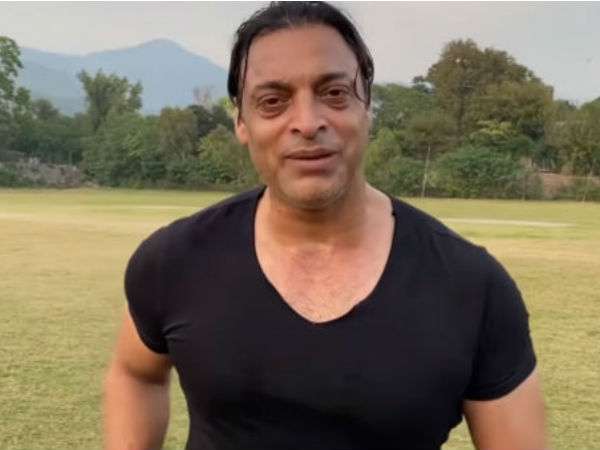 সৌরভের দিকে তাকিয়ে আখতার