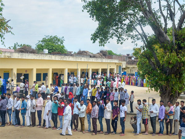 অশান্তি রুখতে বাংলায় ১০ কোম্পানি বাহিনী