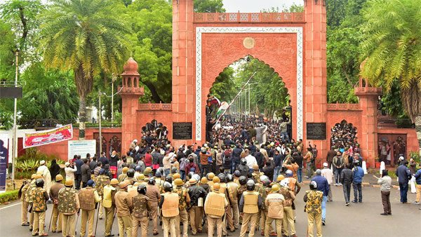পুলিশি পদক্ষেপের নিন্দা