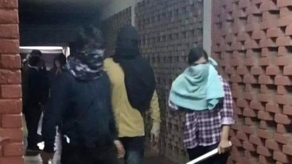 'না মাওবাদ, না নক্সালবাদ, সবার উপরে রাষ্ট্রবাদ!'