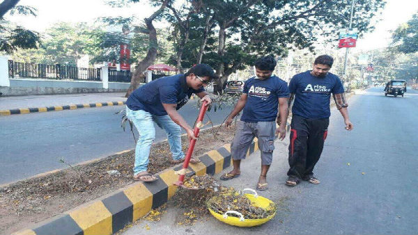 শহরের বিভিন্ন গোষ্ঠীর সঙ্গে কথা