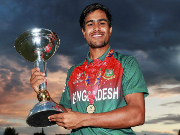 কী বললেন আকবর