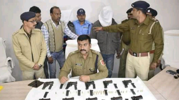 পুরভোটের আগে অস্ত্রভাণ্ডার উদ্ধার মুর্শিদাবাদে পুরভোটের আগে অস্ত্রভাণ্ডার উদ্ধার মুর্শিদাবাদে