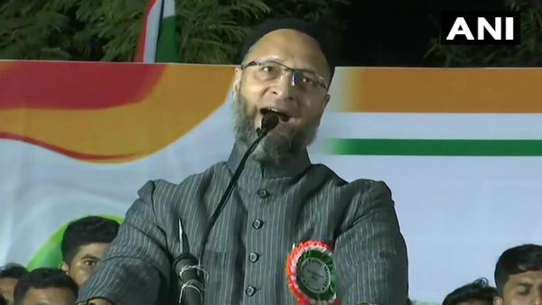ওয়াইসির বিরুদ্ধে তোপ