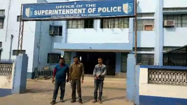 তৃণমূল কর্মীর বাড়িতে বিস্ফোরণ ঘটনায় এখনও গ্রেফতার হল না কেউ তৃণমূল কর্মীর বাড়িতে বিস্ফোরণ ঘটনায় এখনও গ্রেফতার হল না কেউ