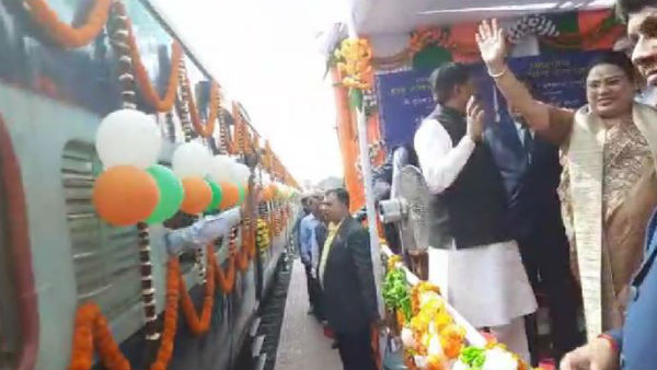 রায়গঞ্জের রেল পরিষেবা নিয়ে বিজেপিকে তোপ তৃণমূলের রায়গঞ্জের রেল পরিষেবা নিয়ে বিজেপিকে তোপ তৃণমূলের