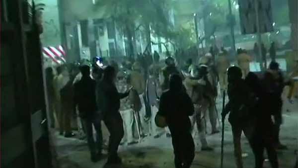 দুটি দলের কাজের তদারকির দায়িত্বে অতিরিক্ত পুলিশ কমিশনার বি কে সিং